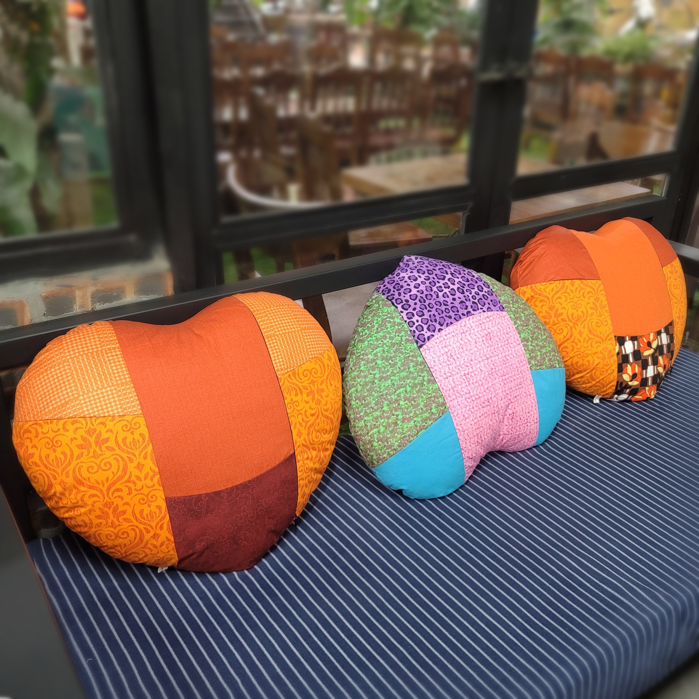 Gối Tựa Lưng Craft Hình Trái Tim Màu Sắc Ngẫu Nhiên