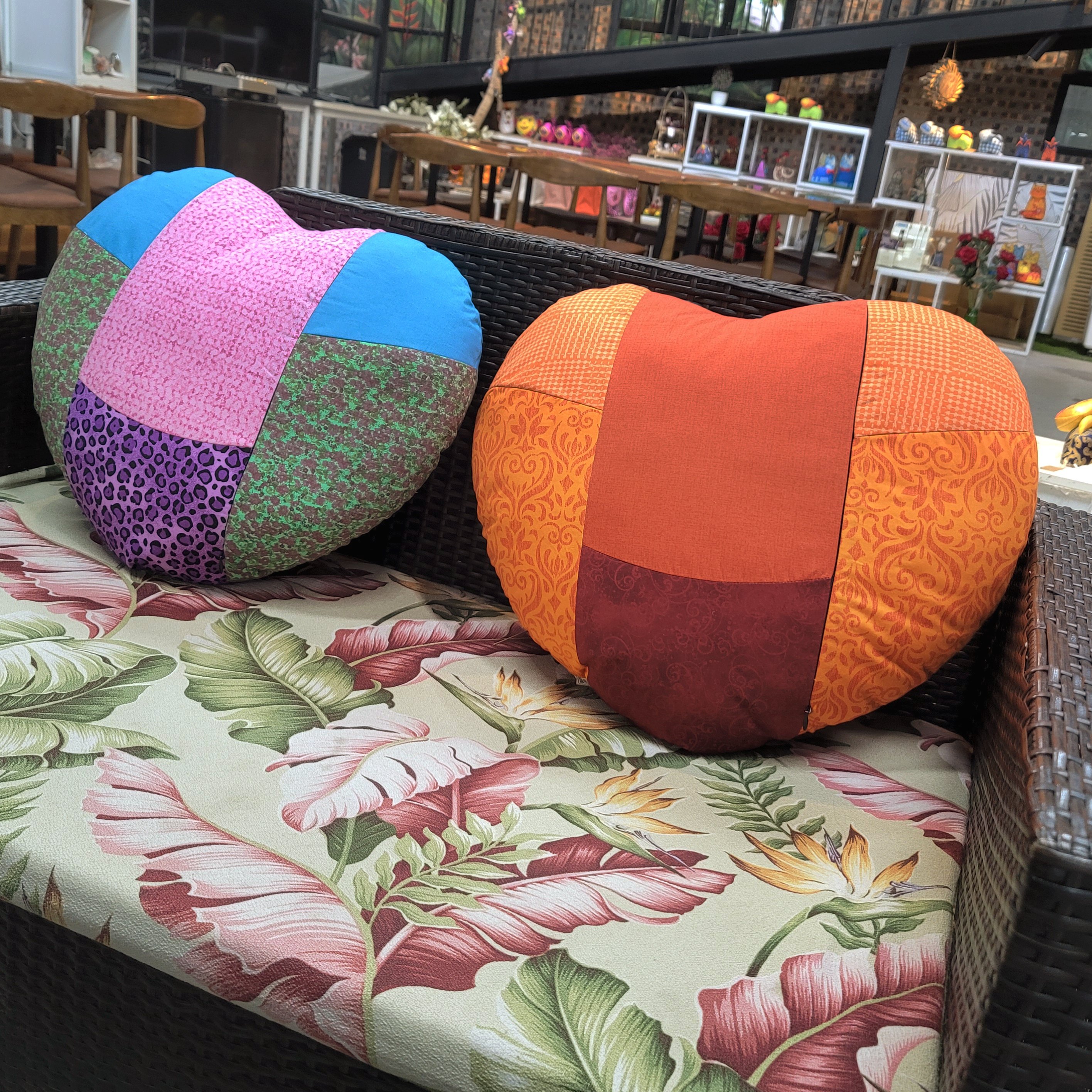 Gối Tựa Lưng Craft Hình Trái Tim Màu Sắc Ngẫu Nhiên