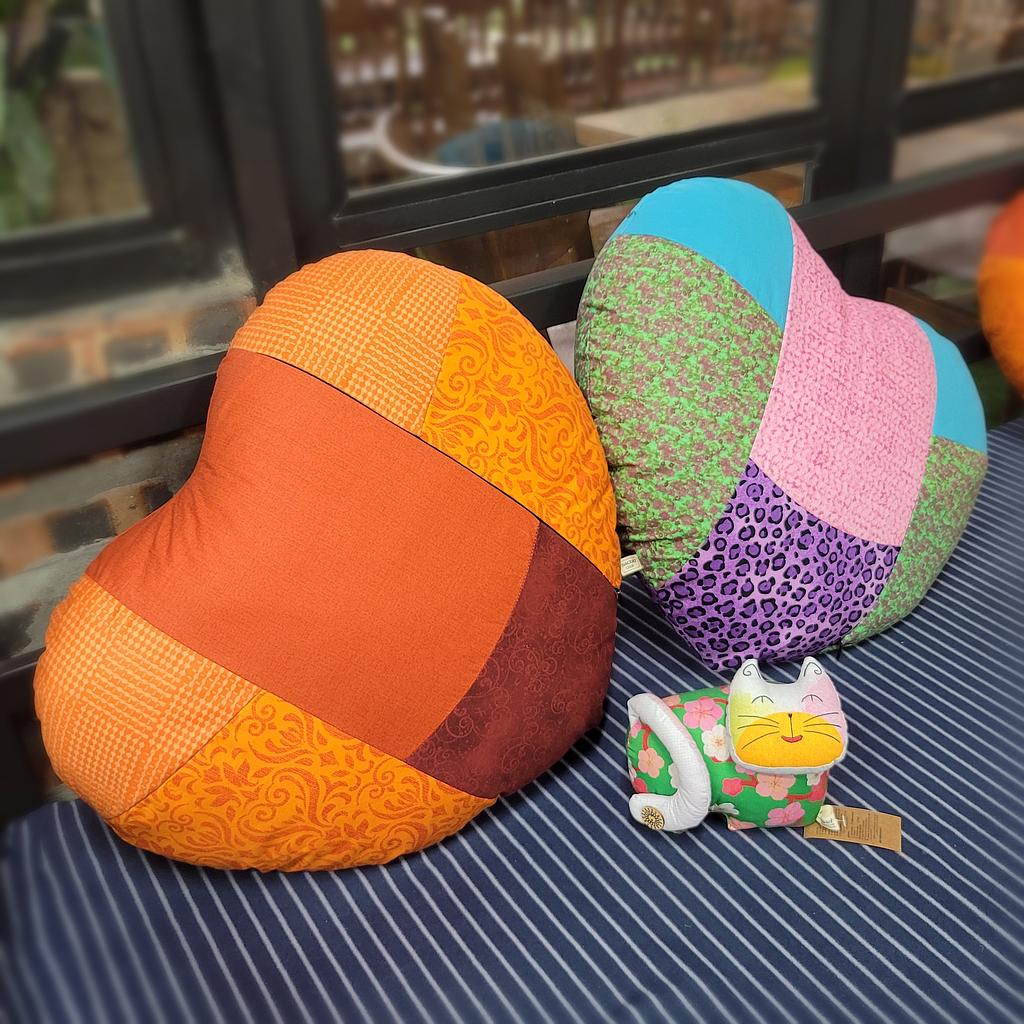 Gối Tựa Lưng Craft Hình Trái Tim Màu Sắc Ngẫu Nhiên